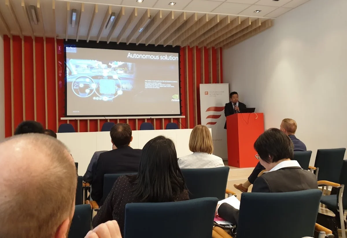 Prezentacja o rozwiązaniach AI podczas konferencji technologicznej